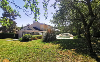HOUDEMONT – Maison avec grand jardin arboré et piscine